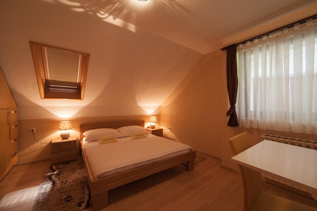 Apartmant & Room Bruna Dreznik Grad Ngoại thất bức ảnh