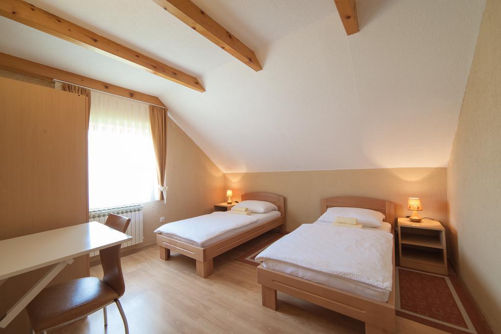 Apartmant & Room Bruna Dreznik Grad Ngoại thất bức ảnh