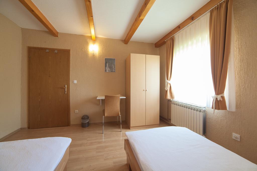 Apartmant & Room Bruna Dreznik Grad Ngoại thất bức ảnh
