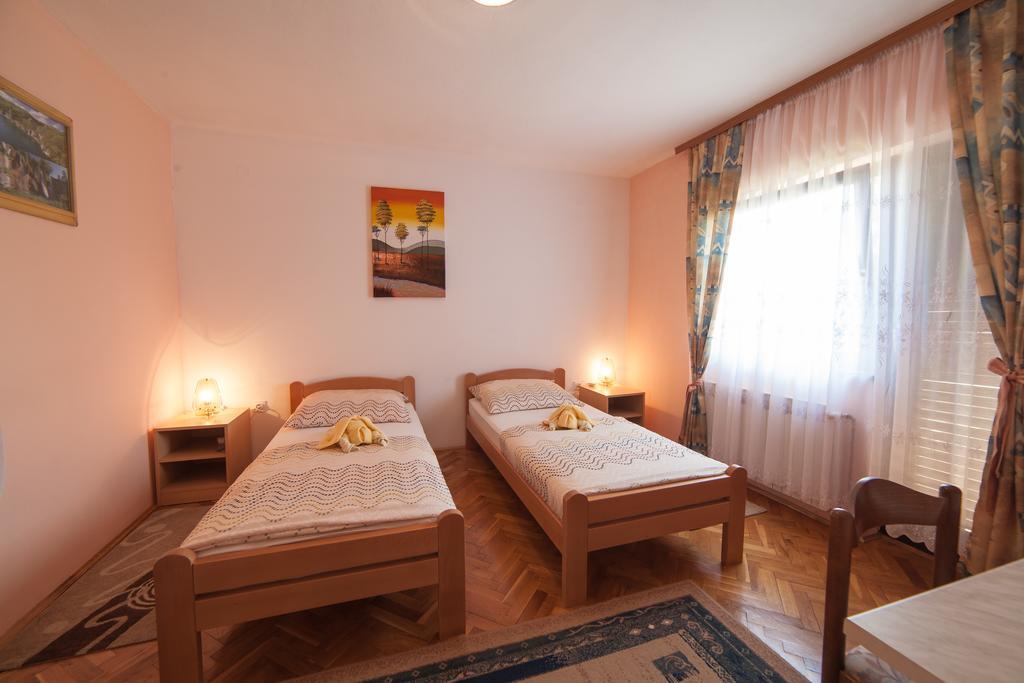 Apartmant & Room Bruna Dreznik Grad Ngoại thất bức ảnh