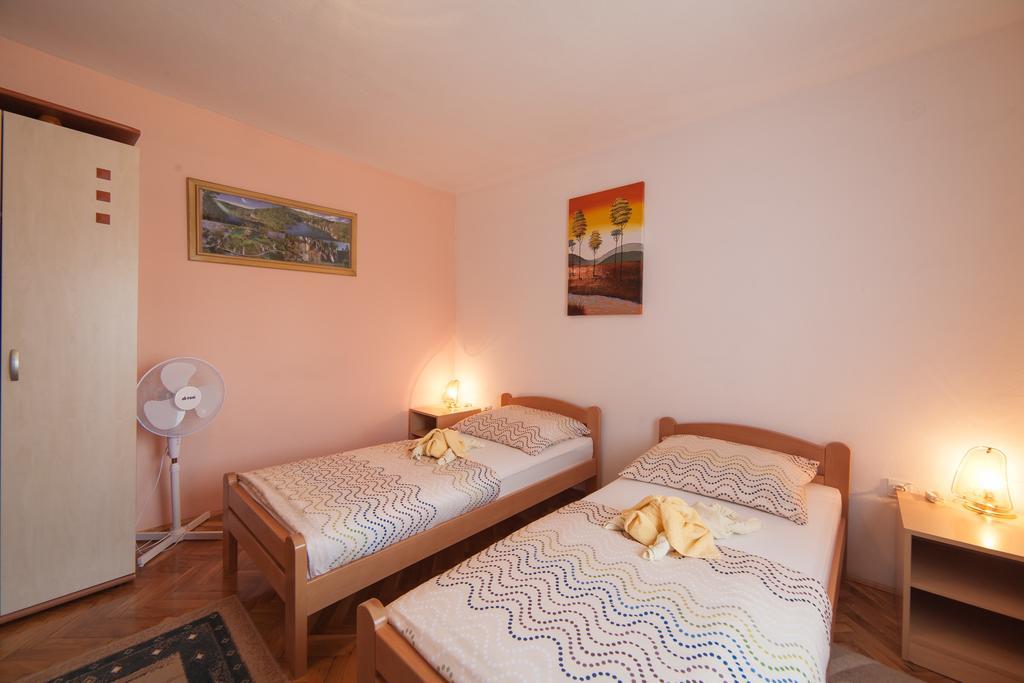 Apartmant & Room Bruna Dreznik Grad Ngoại thất bức ảnh