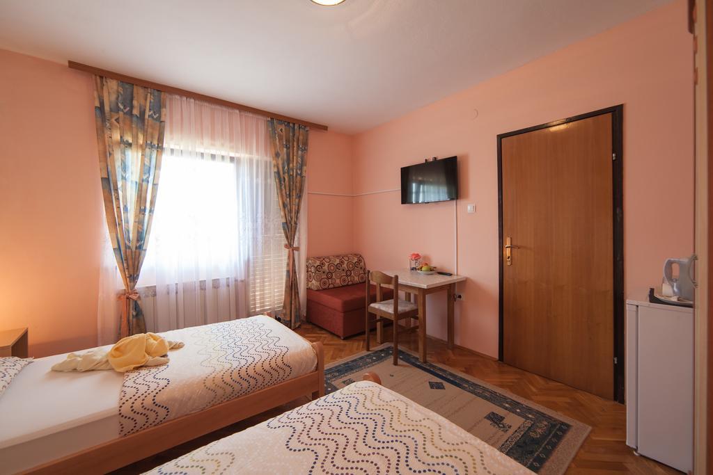 Apartmant & Room Bruna Dreznik Grad Ngoại thất bức ảnh